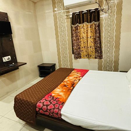 Hotel Shree Nath - 200 Meters From Dwarkadhish Temple Zewnętrze zdjęcie