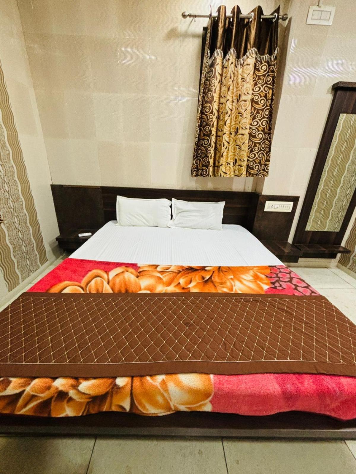 Hotel Shree Nath - 200 Meters From Dwarkadhish Temple Zewnętrze zdjęcie